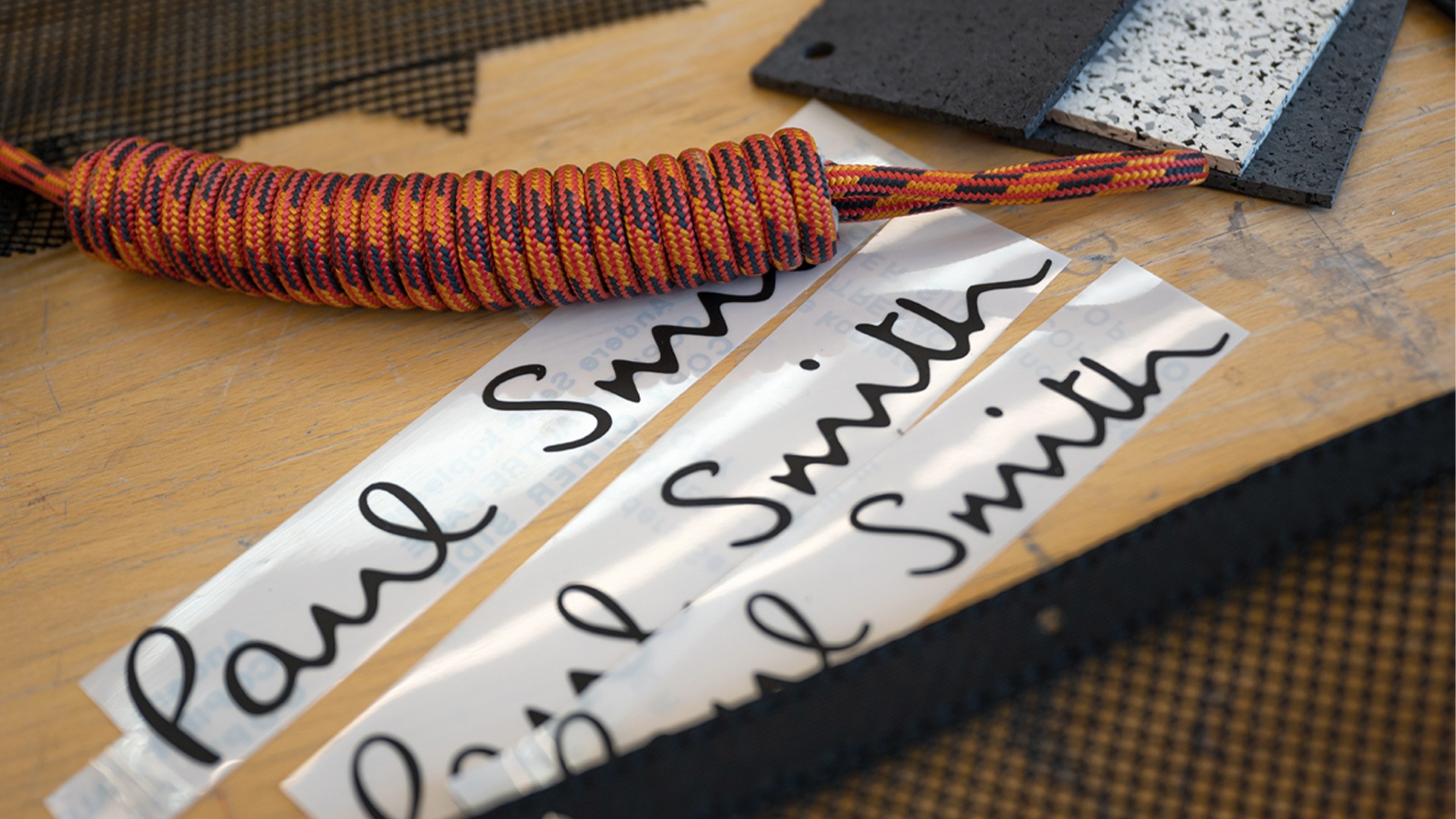 Paul Smith presents THE MINI STRIP Paul Smith presents THE MINI STRIP